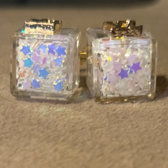 Louis Vuitton Vintage Gold Star Resin Cube Logo Earrings - Picture 4 of 8